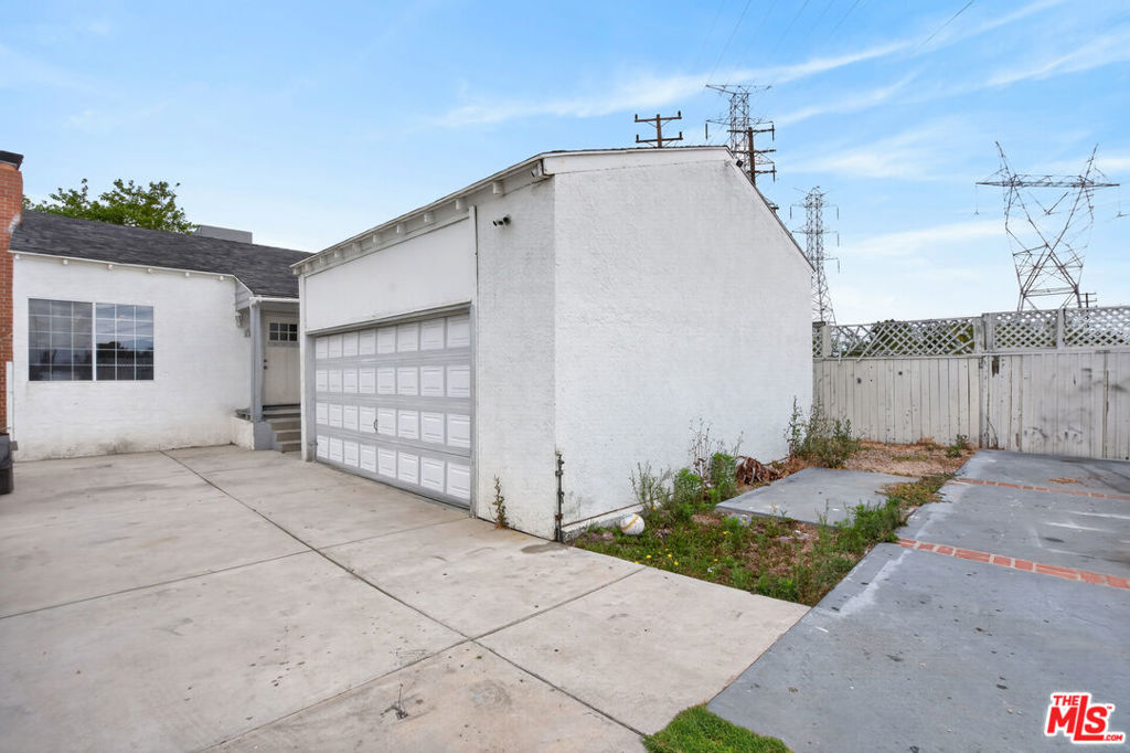 6427 Klump Avenue Property Photo 7