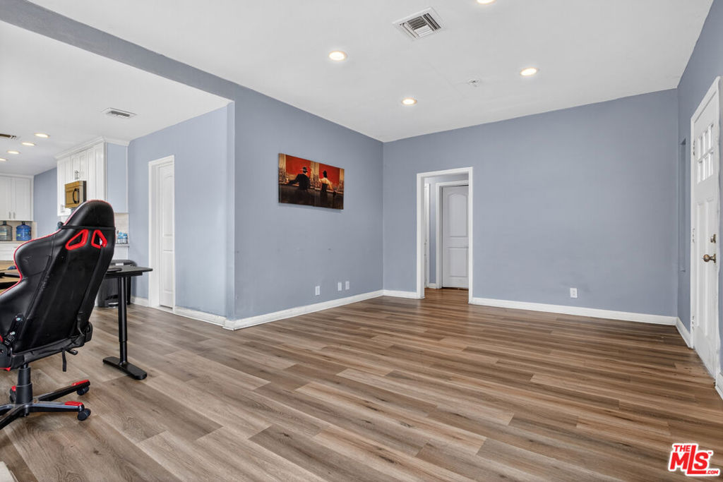 6427 Klump Avenue Property Photo 15