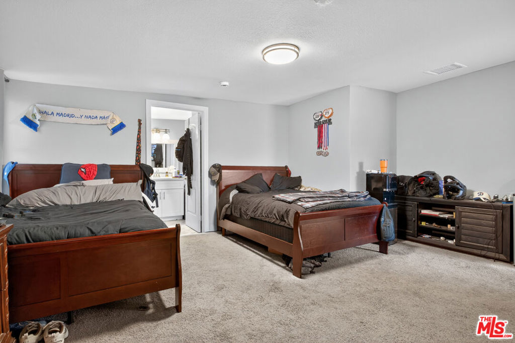 6427 Klump Avenue Property Photo 17