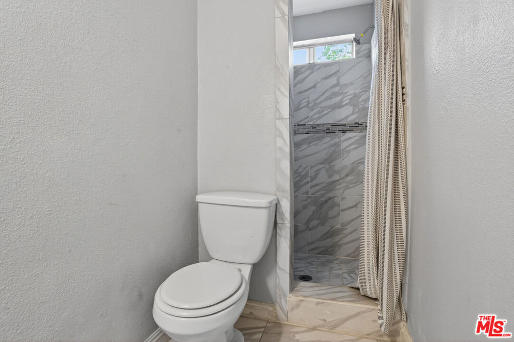 6427 Klump Avenue Property Photo 27