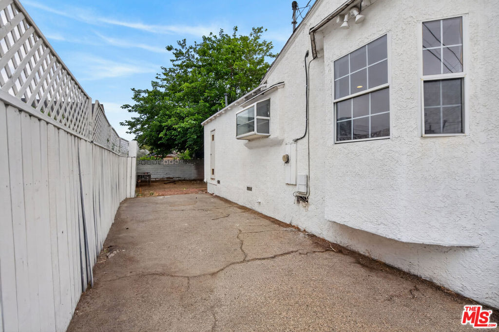 6427 Klump Avenue Property Photo 32