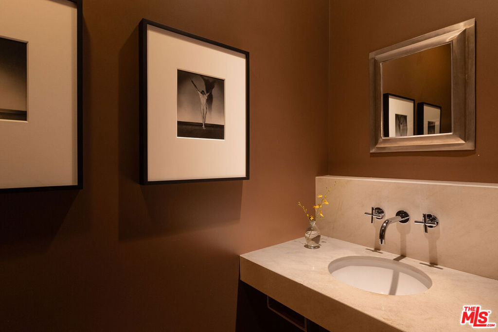 1625 N Crescent Heights Boulevard Property Photo 36