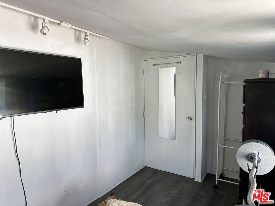 4071 Grandview Boulevard 2 Property Photo 6