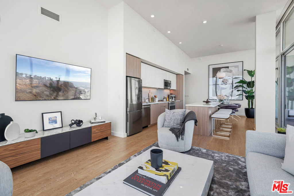 11750 Wilshire Boulevard 3402 Property Photo 8
