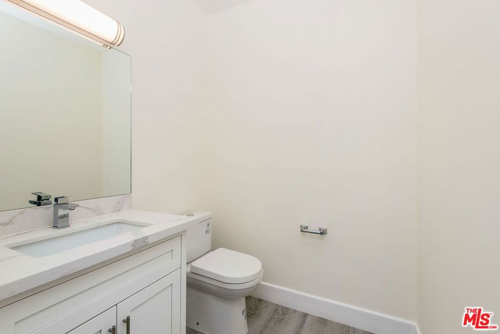 1237 S Holt Avenue 305 Property Photo 8