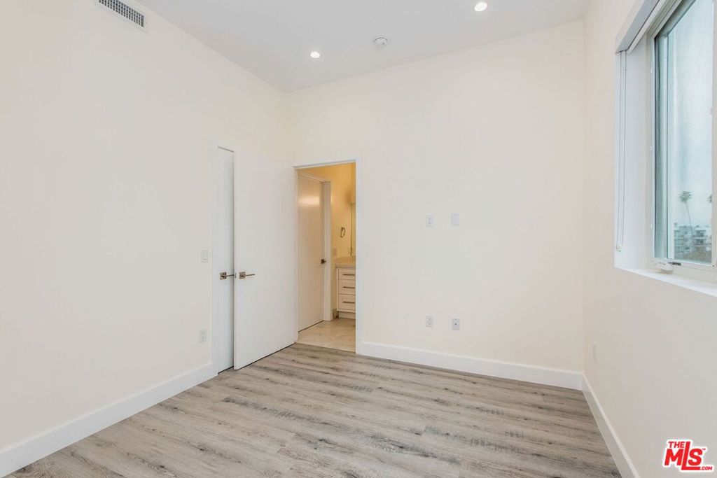 1237 S Holt Avenue 305 Property Photo 10