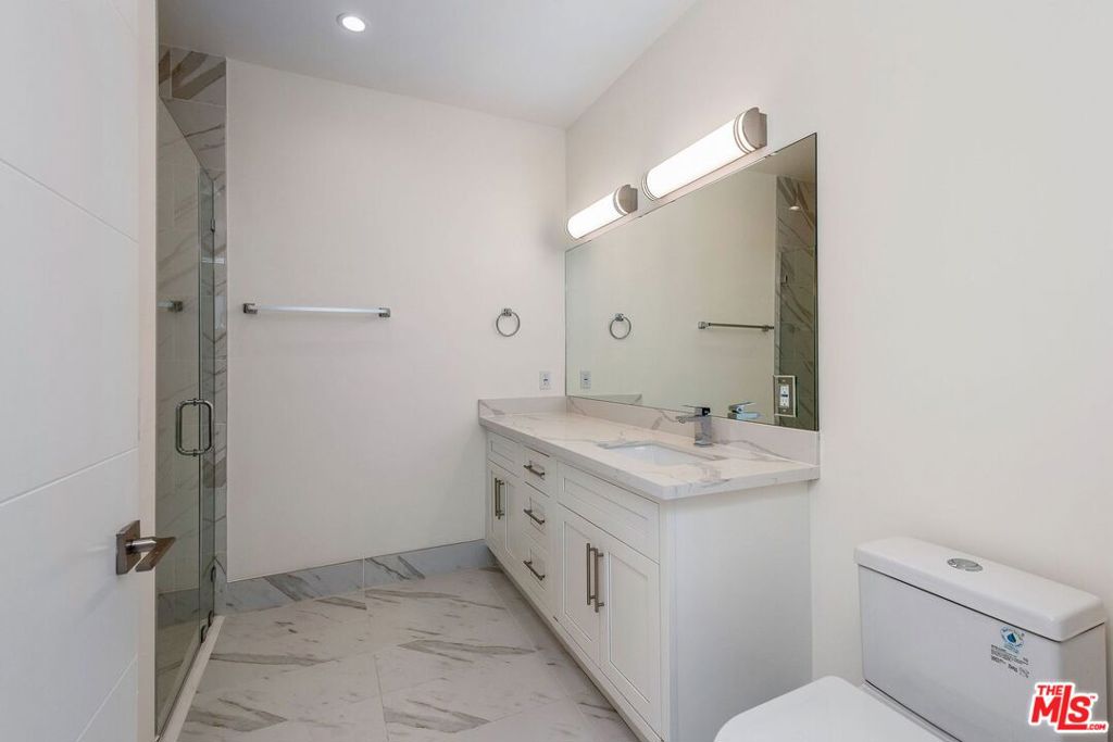 1237 S Holt Avenue 305 Property Photo 11