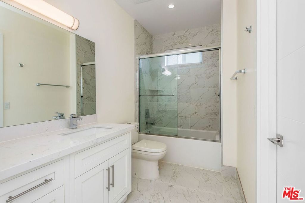1237 S Holt Avenue 305 Property Photo 13