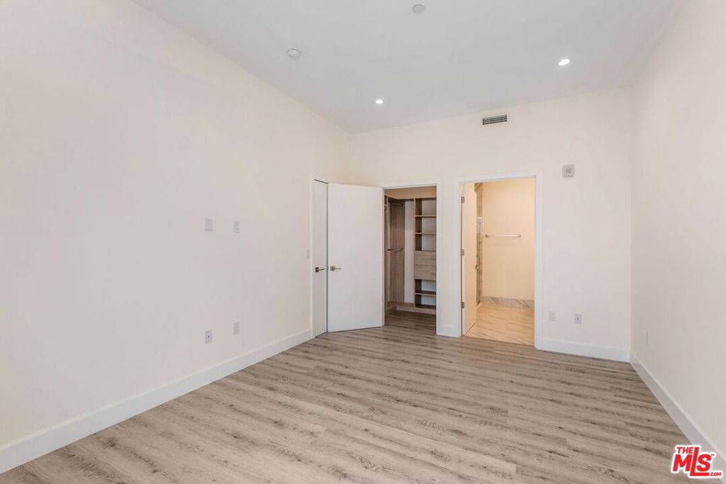 1237 S Holt Avenue 305 Property Photo 14