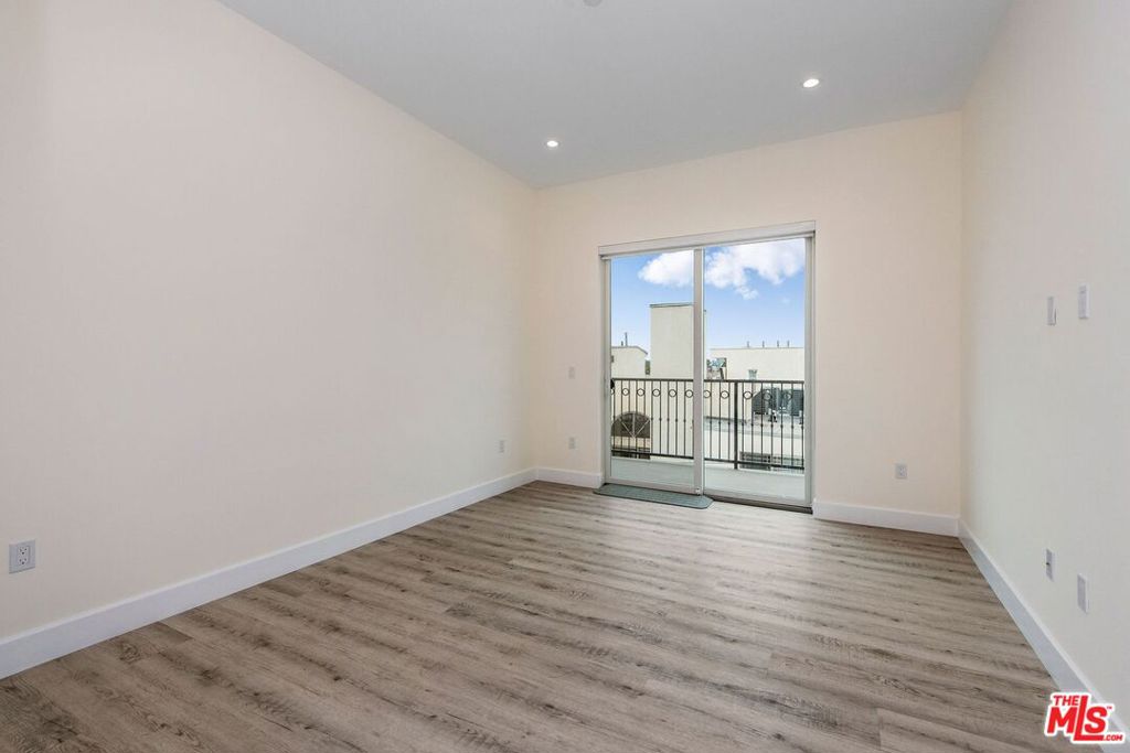 1237 S Holt Avenue 305 Property Photo 19