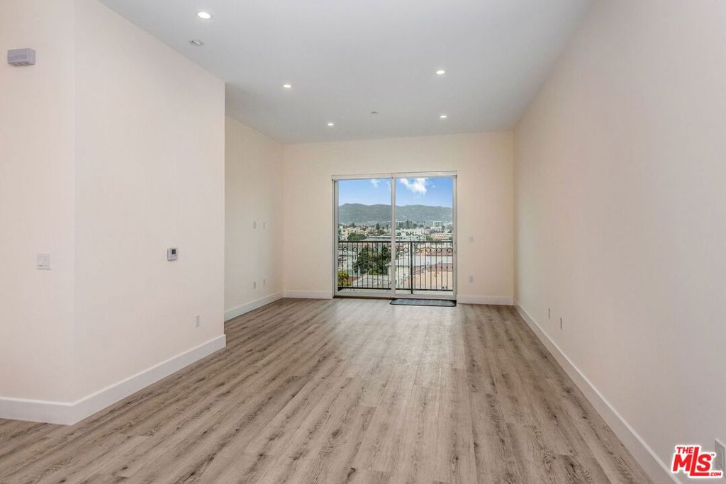 1237 S Holt Avenue 305 Property Photo 20