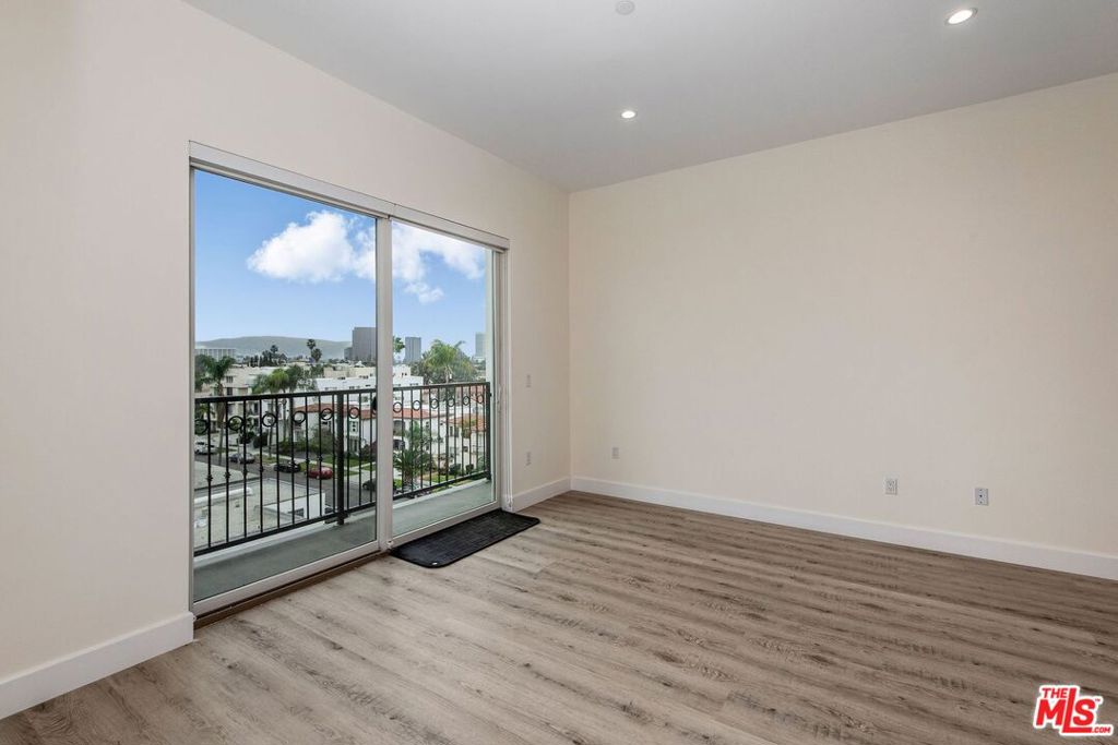 1237 S Holt Avenue 305 Property Photo 21