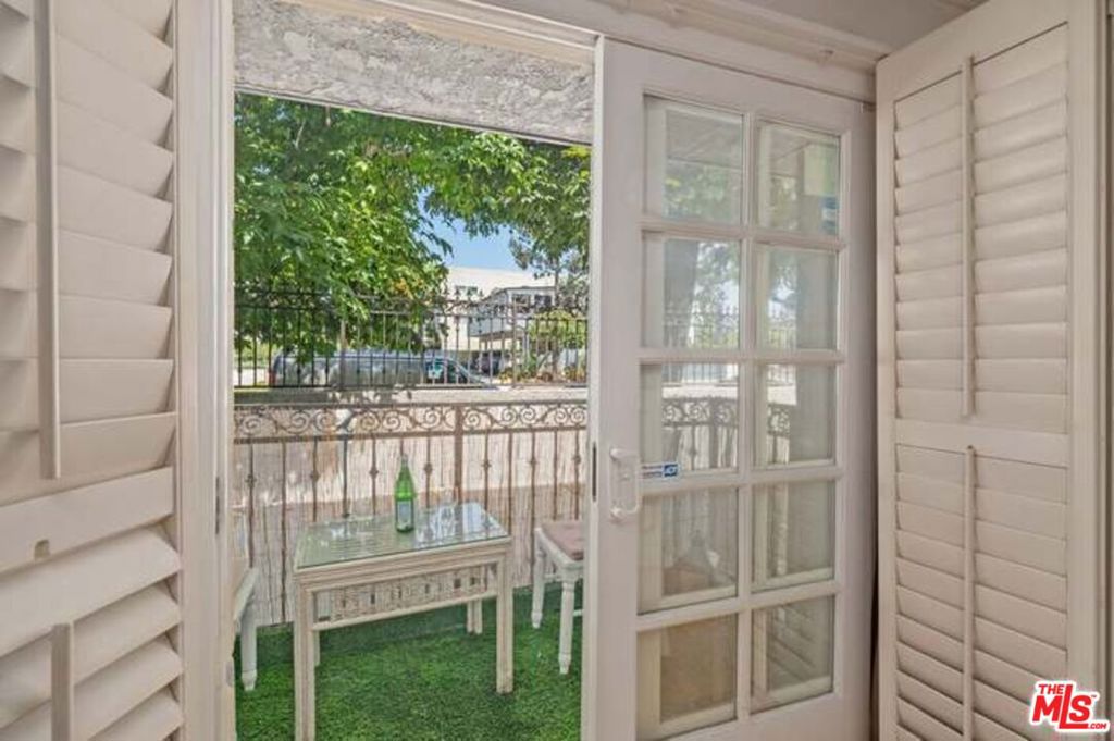 1125 Pico Boulevard 102 Property Photo 4