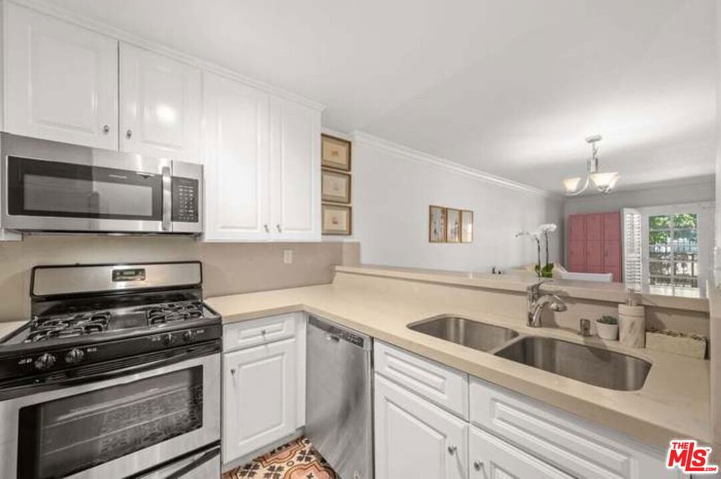 1125 Pico Boulevard 102 Property Photo 5