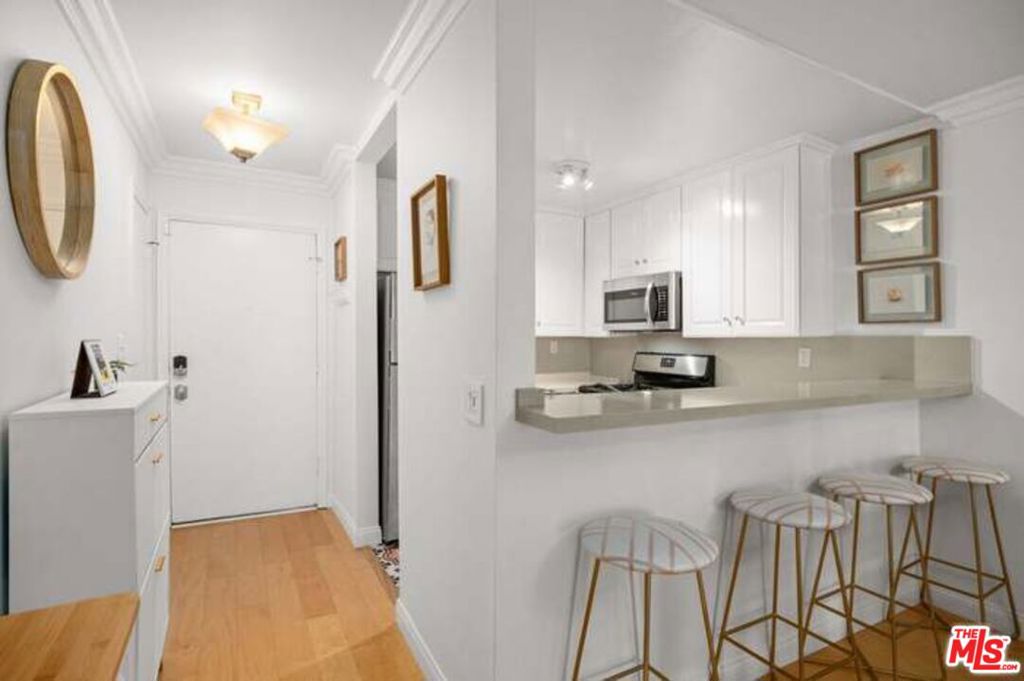 1125 Pico Boulevard 102 Property Photo 6