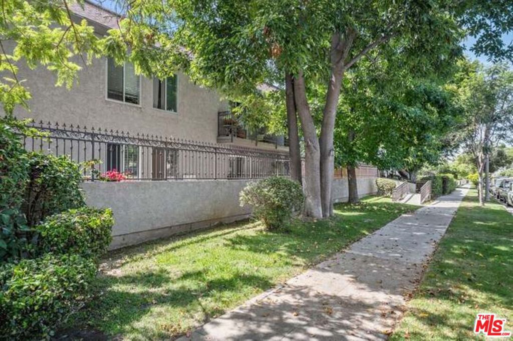 1125 Pico Boulevard 102 Property Photo 10