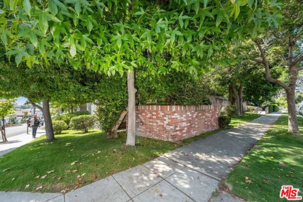 1125 Pico Boulevard 102 Property Photo 15
