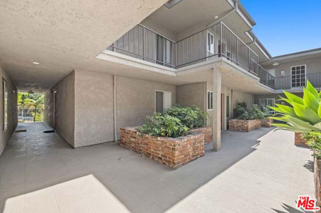 1125 Pico Boulevard 102 Property Photo 16