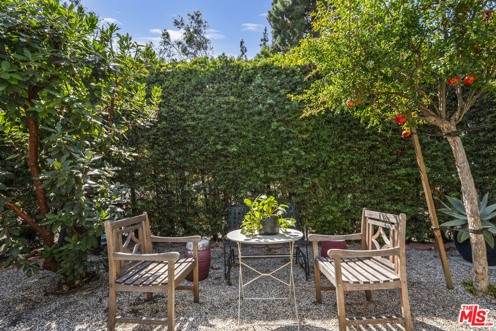 350 N San Vicente Boulevard Property Photo 2