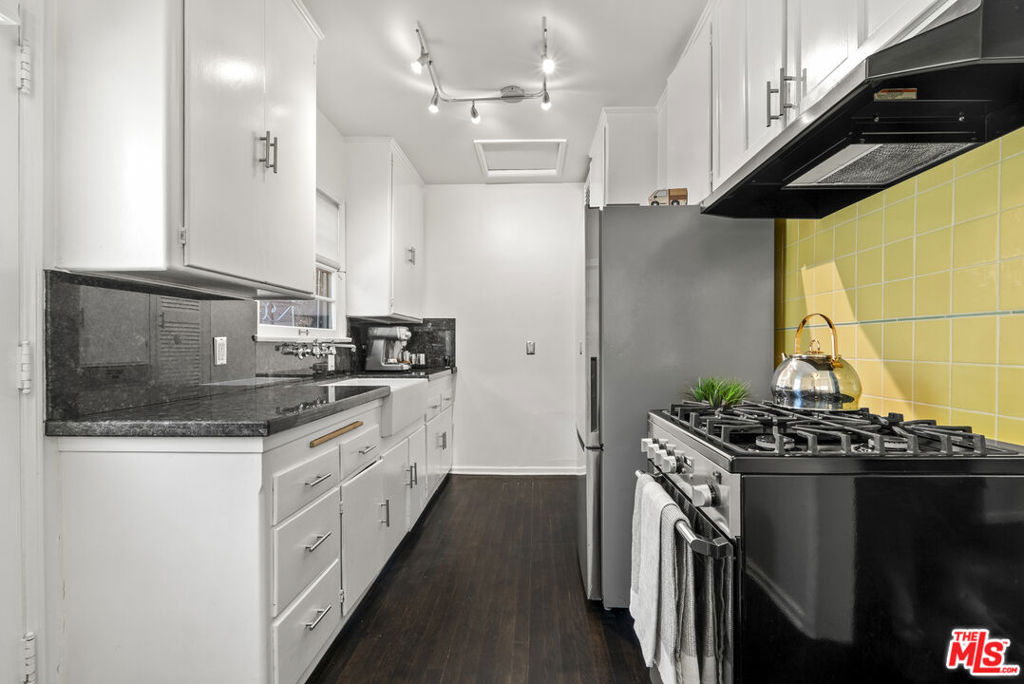 350 N San Vicente Boulevard Property Photo 8