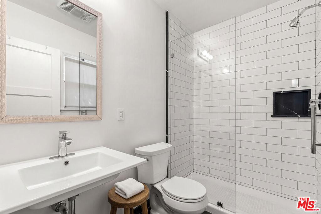 350 N San Vicente Boulevard Property Photo 13