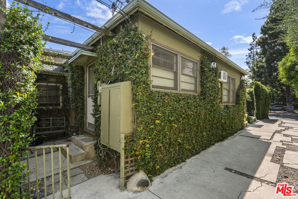 350 N San Vicente Boulevard Property Photo 22