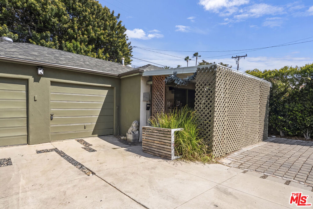350 N San Vicente Boulevard Property Photo 23
