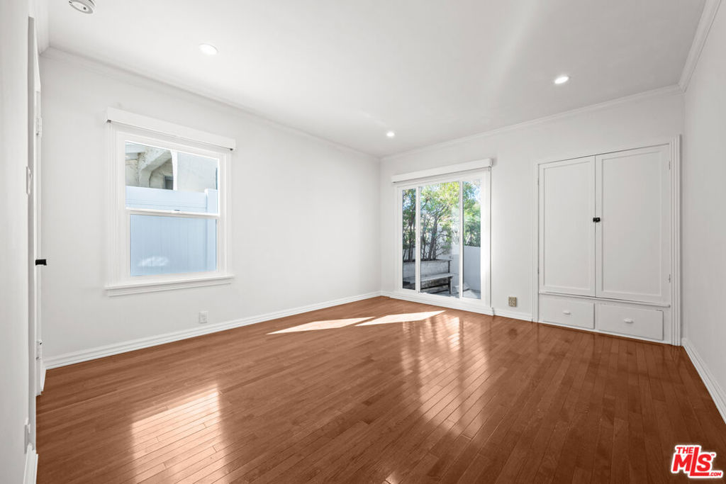 426 S La Peer Drive Property Photo 14