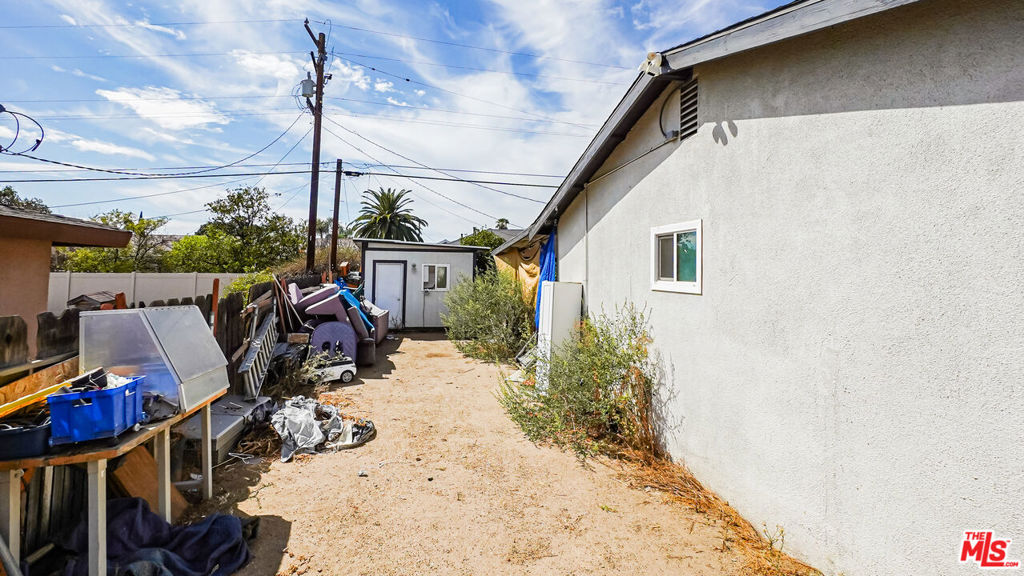 854 N Eucalyptus Avenue Property Photo 15