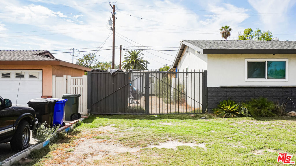 854 N Eucalyptus Avenue Property Photo 22