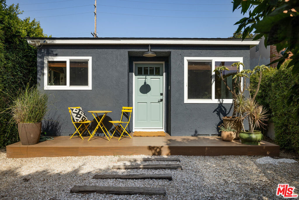 1938 Walgrove Avenue Property Photo 3