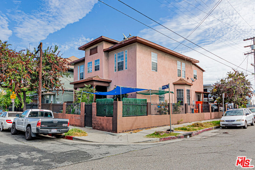 1956 Magnolia Avenue Property Photo 1