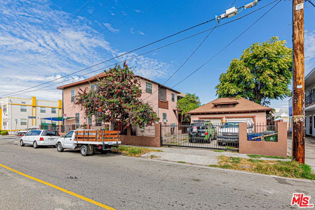 1956 Magnolia Avenue Property Photo 3