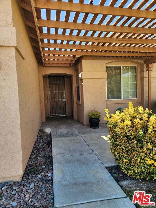 2292 Versailles Street Property Photo 2