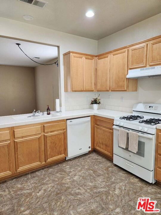 2292 Versailles Street Property Photo 4