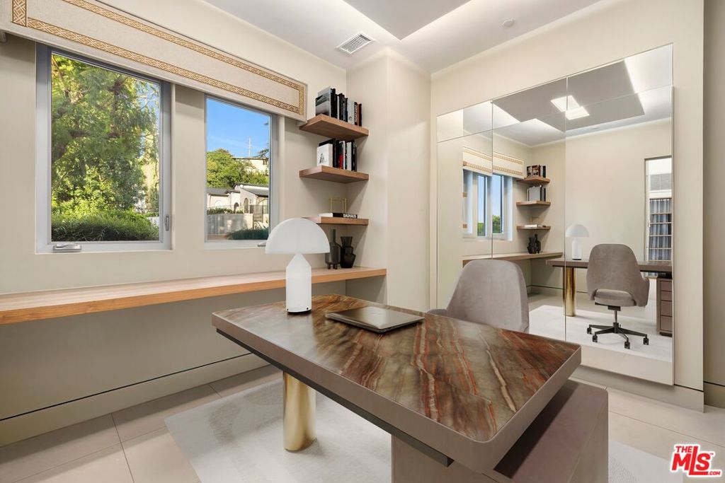 4005 Dixie Canyon Avenue Property Photo 14