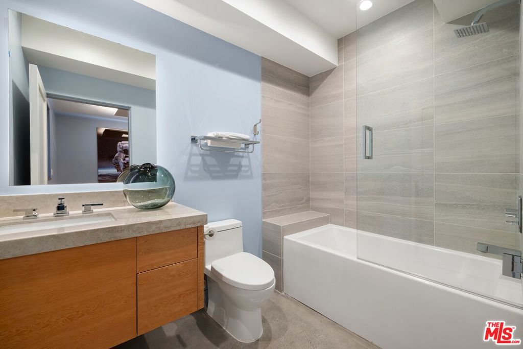 4005 Dixie Canyon Avenue Property Photo 19