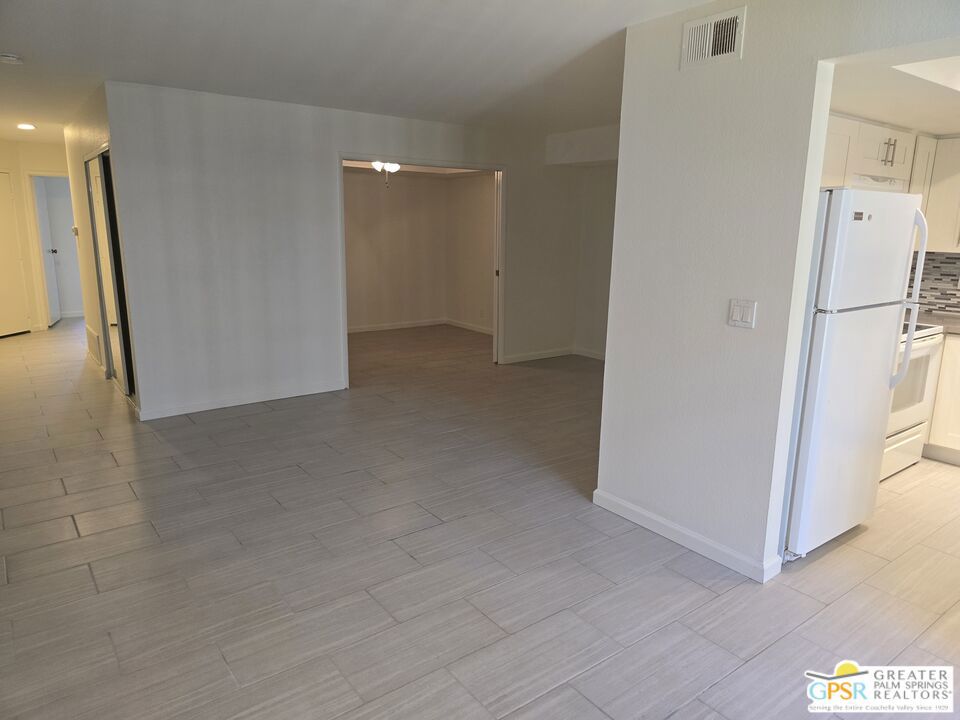 5301 E Waverly Drive 219 Property Photo 4