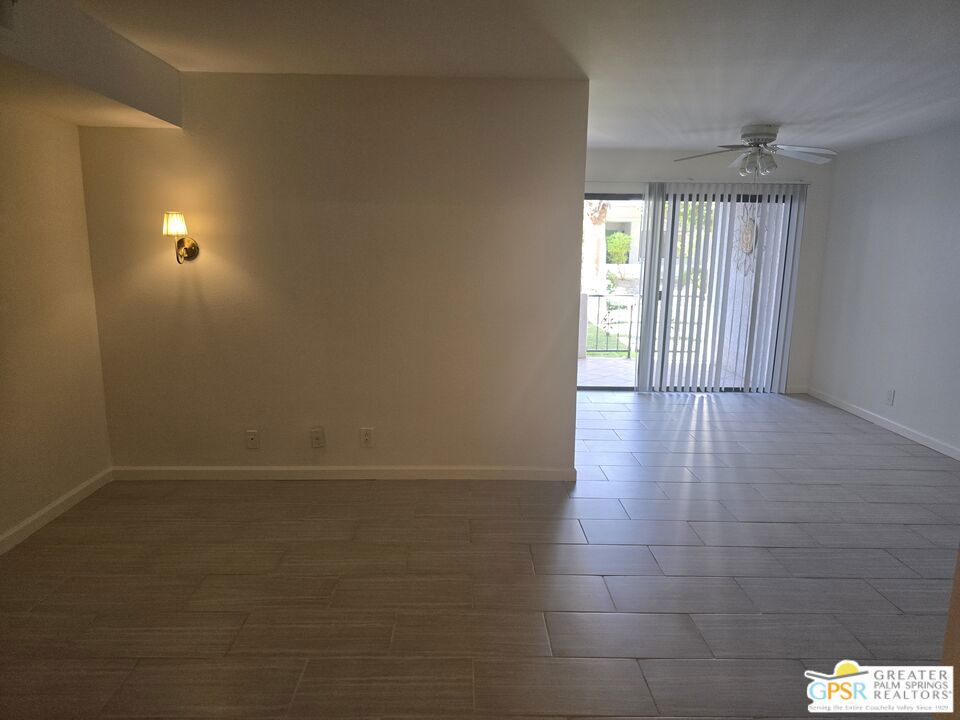 5301 E Waverly Drive 219 Property Photo 6