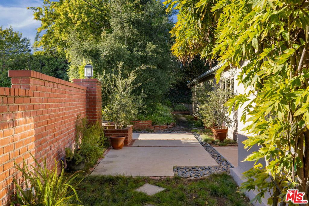 600 Hanley Place Property Photo 3