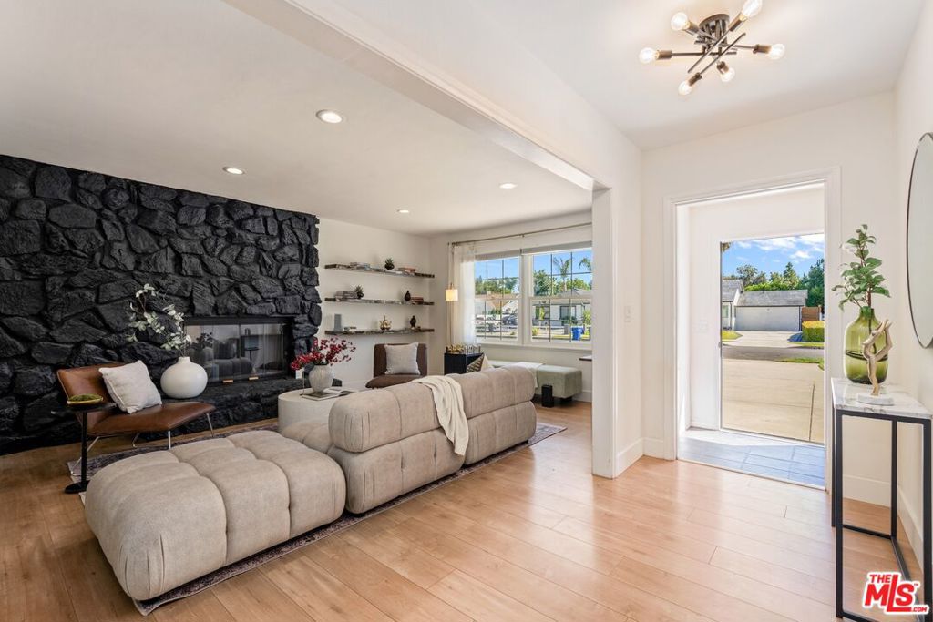 6607 Farralone Avenue Property Photo 3