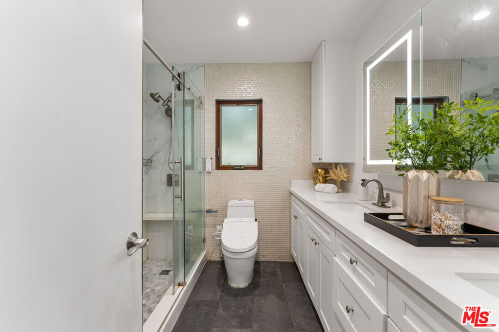 10844 Rochester Avenue Property Photo 16