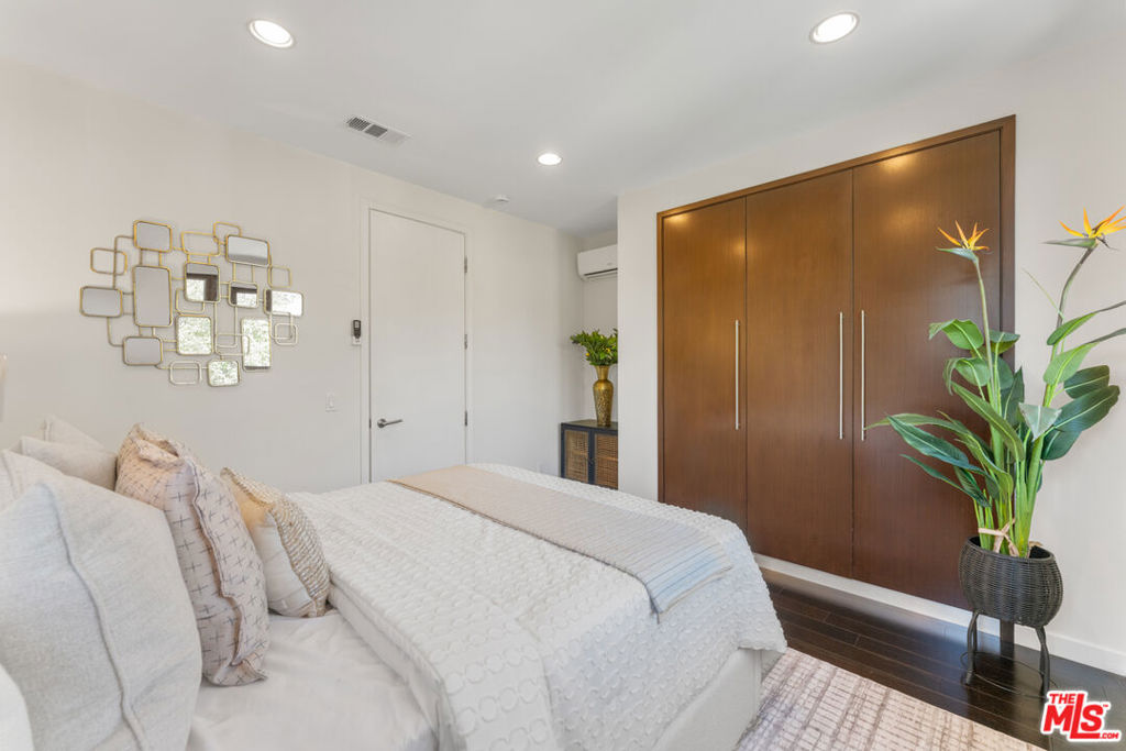 10844 Rochester Avenue Property Photo 26