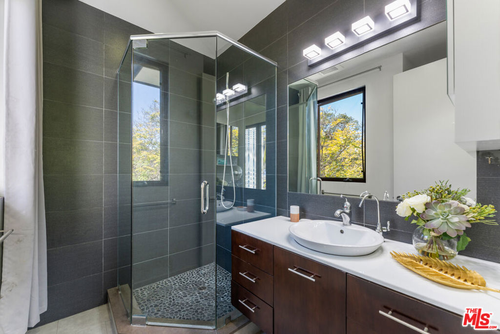 10844 Rochester Avenue Property Photo 38