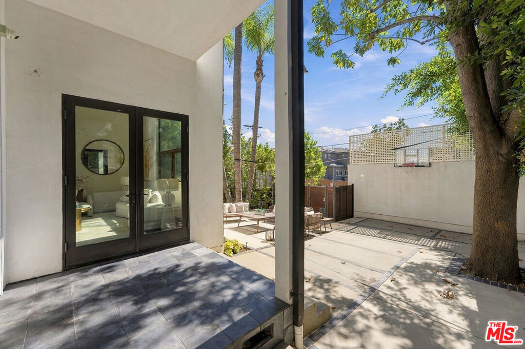 10844 Rochester Avenue Property Photo 43
