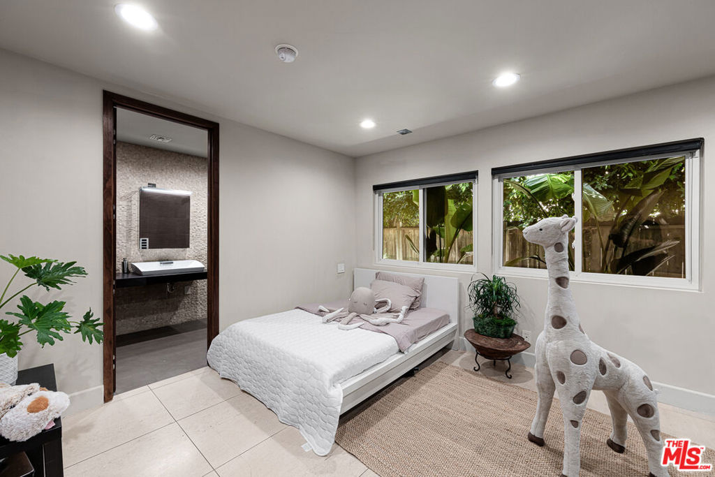 2052 Stradella Road Property Photo 14