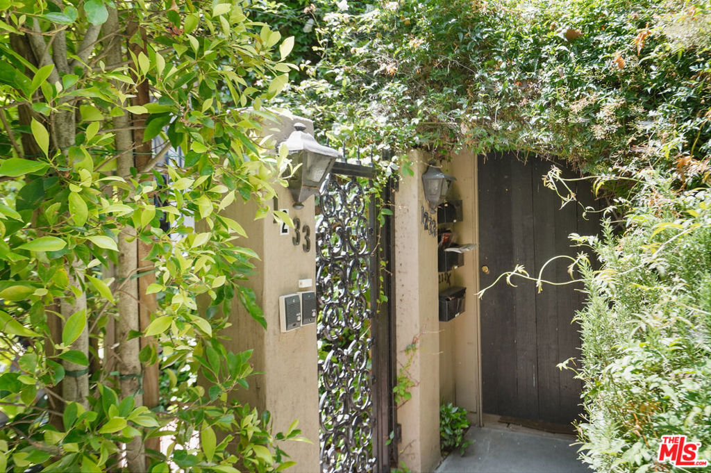 1233 N Crescent Heights Boulevard 1 Property Photo 2