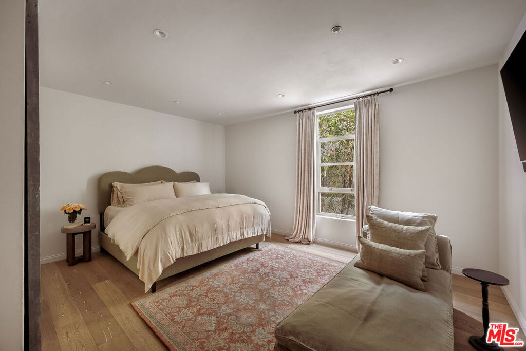 870 Haverford Avenue 303 Property Photo 16