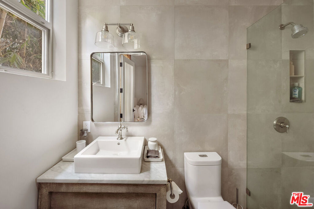 870 Haverford Avenue 303 Property Photo 23