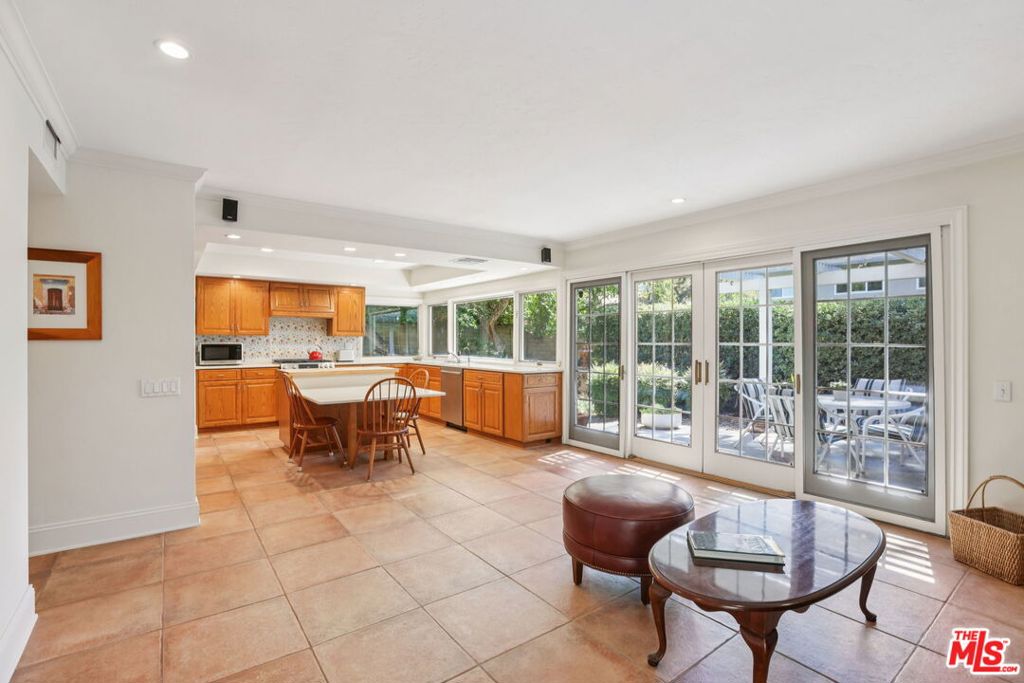 4400 Yorkfield Court Property Photo 6